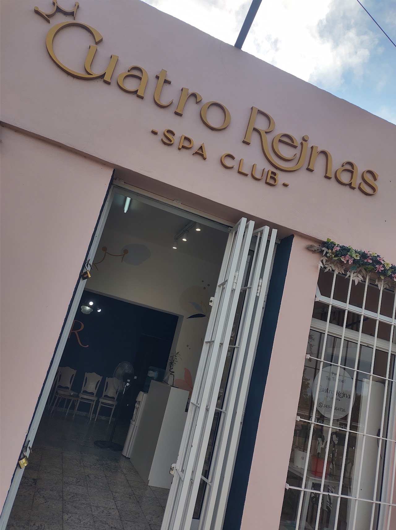 Recepción de lujo y salón de spa Cuatro Reinas Paraná